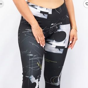 Woman’s Capri Reebok Yoga Athletic Leggings
Sportswear Fit Training Size Med